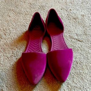 Featherweight Native - magenta pointy toe flats